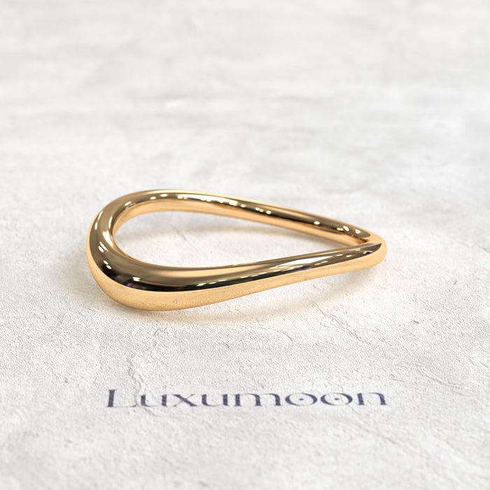 The Calvéra – Plain Tapered Curve Solid Gold Band