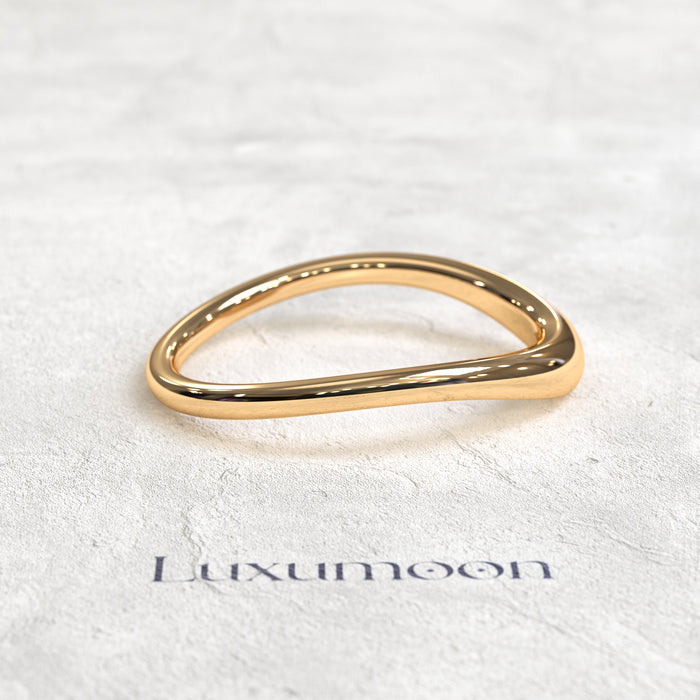 The Calvéra – Plain Tapered Curve Solid Gold Band