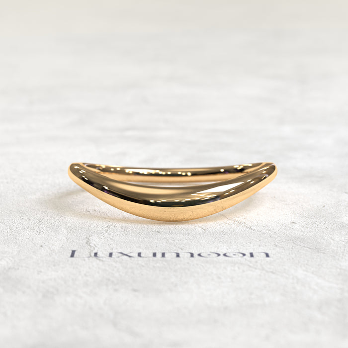 The Calvéra – Plain Tapered Curve Solid Gold Band