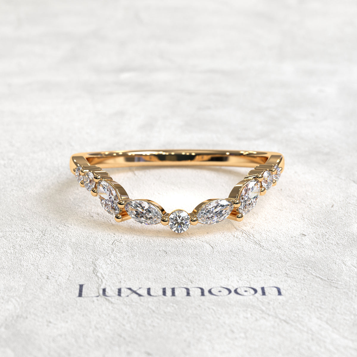 Bague Maravyn – Contour de diamants marquise incurvée et ronds