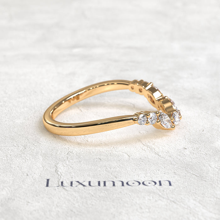 The Maravyn – Curved Marquise & Round Diamond Contour Band