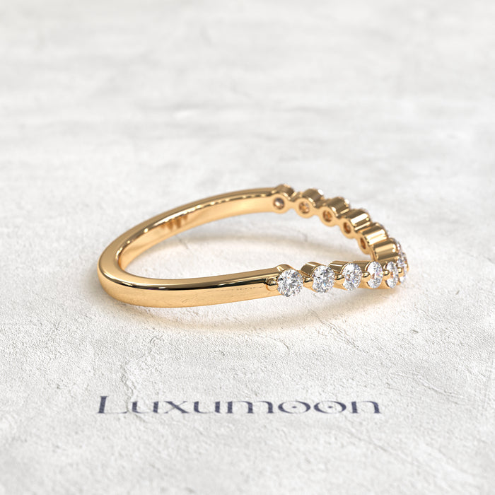 The Yvelyn – Smooth Curved Round Diamond Wedding Band