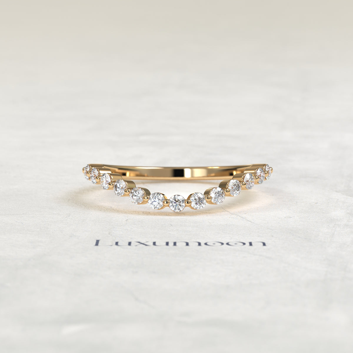 L'alliance Yvelyn – Diamant rond incurvé lisse