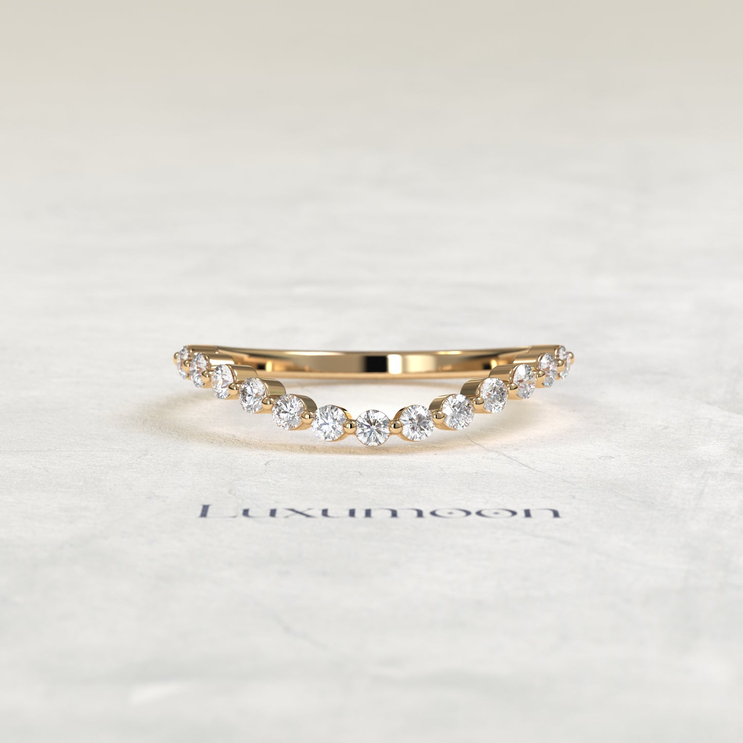 L'alliance Yvelyn – Diamant rond incurvé lisse