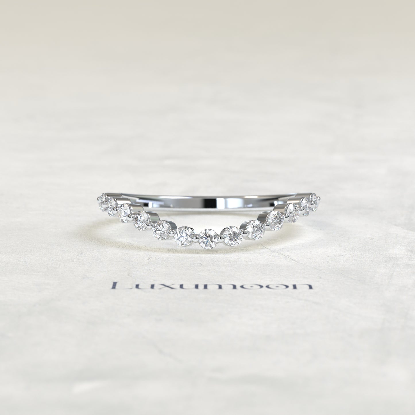 L'alliance Yvelyn – Diamant rond incurvé lisse
