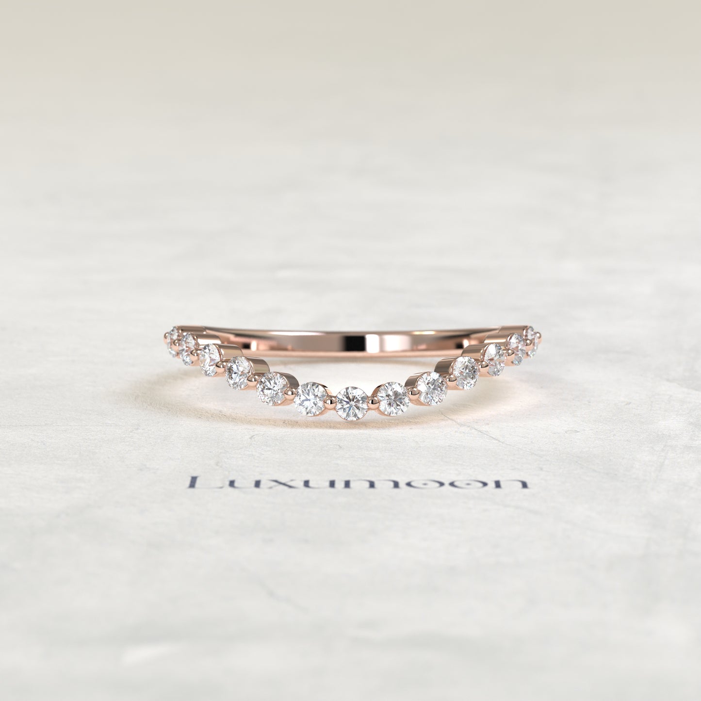 L'alliance Yvelyn – Diamant rond incurvé lisse